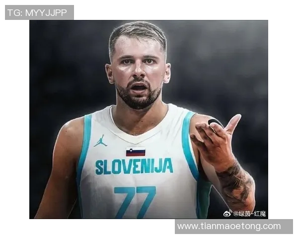 杰伦-布朗生断东契奇 一骑绝尘滑翔劈扣