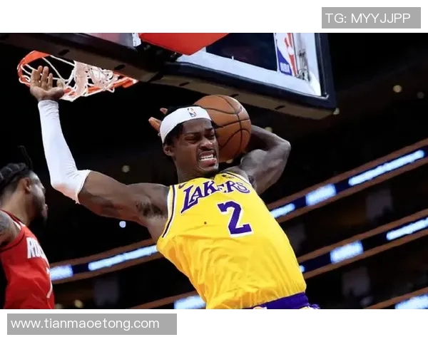 范德比尔特断球反击 一条龙飞身暴扣